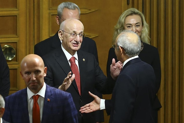 Yaşanan 'iletişim aksaklığı' sonrası TBMM Başkanı İsmail Kahraman, Kemal Kılıçdaroğlu'nu böyle karşıladı.
