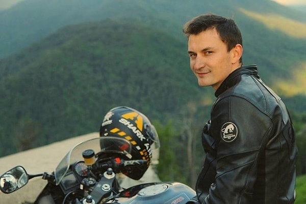 4. Известно, что с будущим супругом Диана знакома около полугода. Андей Шлягин сделал ей предложение в августе.