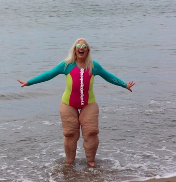 5. "Я глубоко вдохнула, улыбнулась и всё же вошла в бассейн. Это было для меня очень важным шагом. Я поменялась. Я больше не та девочка. Да, сейчас у меня большое количество обвисшей кожи, и я всё ещё чувствую себя довольно уязвимой. Это меня волнует. Но... Я не позволю мнению и домыслам других людей не давать мне жить своей собственной жизнью".