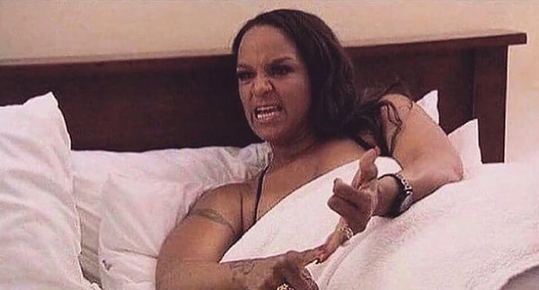 2. "Я буду работать. Правильно питаться. Любить свою вторую половинку. Буду доброй по отношению к людям. Буду вовремя оплачивать счета. Делать красивые селфи. Готовить. Регулярно постить фотки в Инстраграм. Всё, я УСТАЛА".