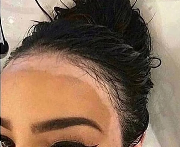 12. Вымыть волосы и не испортить макияж: миссия невыполнима 😂