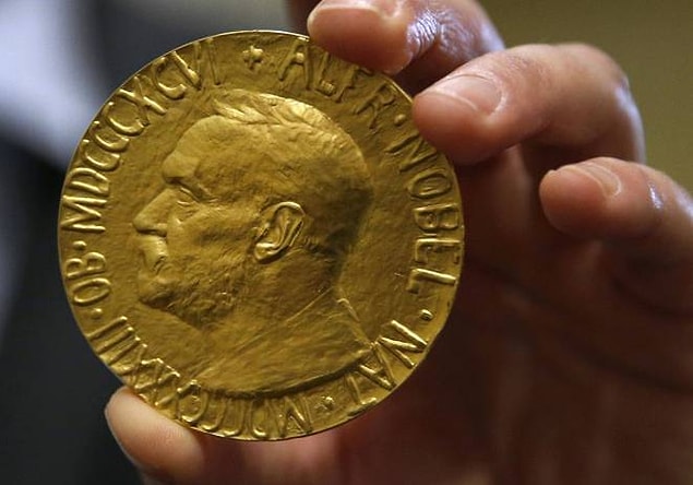 Yani paradigma kaymaları yaratan ve bir alanda önemli değişiklikler yapan insanların Nobel Ödülü alma ihtimali çok daha yüksek.