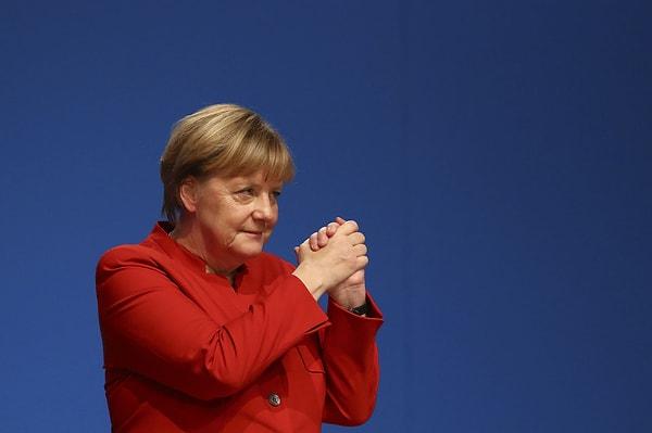 Merkel’in partisi, Hristiyan Demokratik Birlikleri, Temmuz ayında kabul edilen bildirgesinde Türkiye’nin stratejik ve ekonomik olarak büyük bir önem taşıdığını belirtmişti.