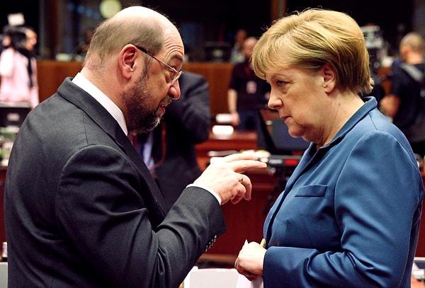 Buna rağmen partinin lideri Martin Schulz, Merkel ile katıldığı seçim düellosunda parti programıyla ters düşerek Türkiye ile AB üyelik müzakerelerine son verilmesinden yana olduğunu açıklamıştı.
