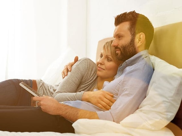 3. Представьте, что вы с любимым(-ой) обнимаетесь на диване. Какой сериал вы при этом смотрите?