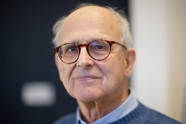Aslında ödüle layık görülen çalışmanın yürütücüsü MIT profesörü olan Rainer Weiss. Ödülün yarısını o, diğer yarısını ise Kip Thorne ve Barry Barish alacak.