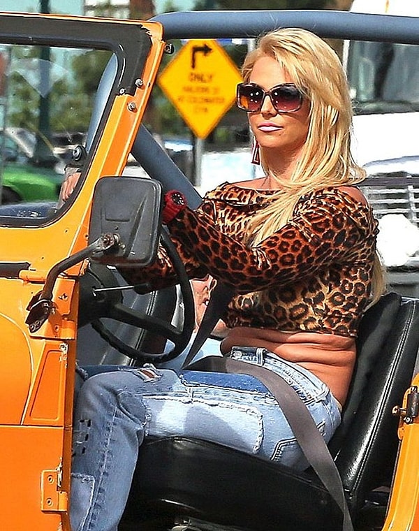 3. Бритни Спирс, запечатленная папарацци с не очень выгодного ракурса