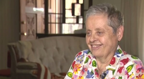 Грам и ее семья были счастливы своей находке, как только морковь разрезали, хозяйка кольца надела его на палец, и оно по-прежнему идеально сидело на нем.