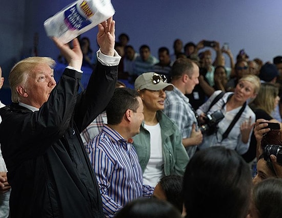 Yok Artık LeBron James: Donald Trump Kasırga Mağdurlarına 'Bilekten' Kâğıt Havlu Fırlattı