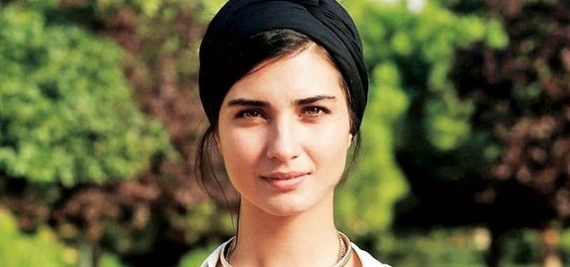 Zaten tam bir "annelerin istediği gelin modeli" denebilecek gibi bir imajı vardı: Güzel, sakin, doğal...
