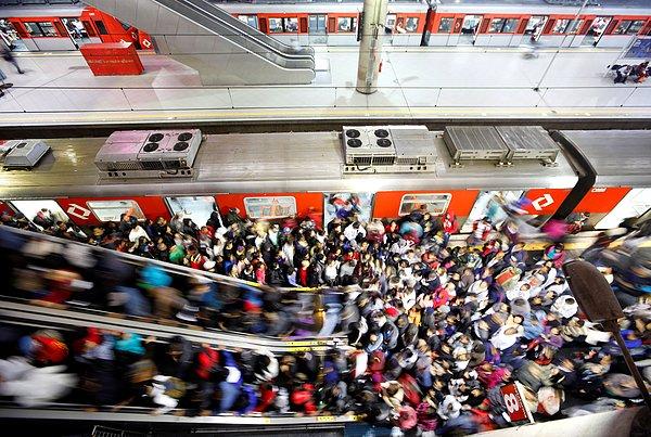 13. Brezilya'da metro kullanmak isterseniz iş çıkışı ve sabah saatlerine denk getirmeyin.