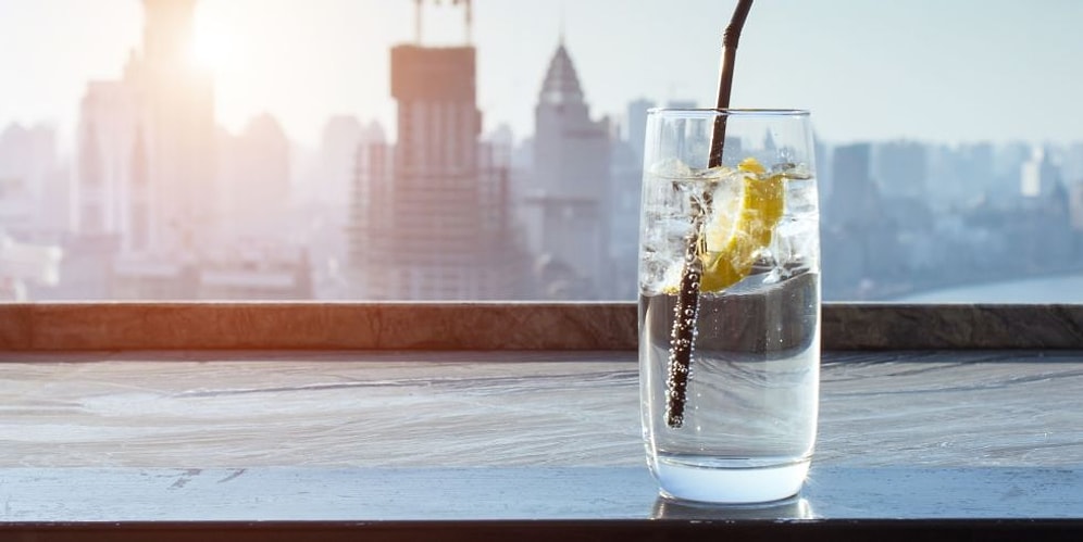 Советуем подумать дважды, прежде чем опустить ломтик лимона в свой стакан с водой!