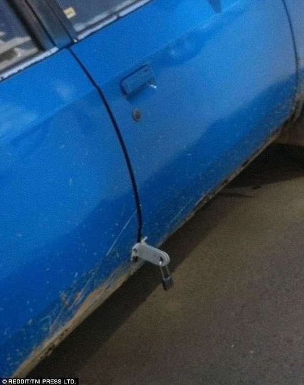 3. Не закрывается машина? Повесьте на неё замок 😌