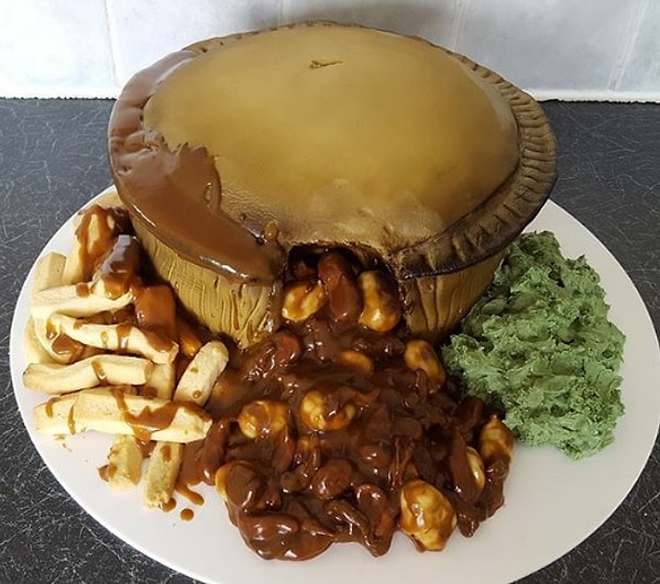 11. Тортик vs. пирог с мясом. Зачем думать, что выбрать, если можно совместить?