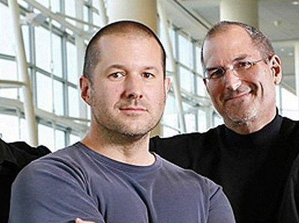 Yıllar geçtikçe Apple kullanıcıları cihaz tasarımlarının geliştirilip dokunmatik ekranlı yapılmasıyla ilgili bir beklentiye girdi. Jobs da 2004'te ekibini toplayarak bu beklentiyi karşılamak için işe koyuldu.