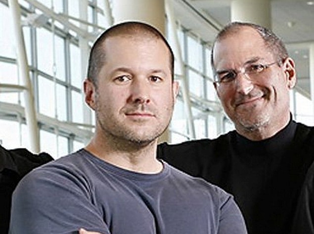 Yıllar geçtikçe Apple kullanıcıları cihaz tasarımlarının geliştirilip dokunmatik ekranlı yapılmasıyla ilgili bir beklentiye girdi. Jobs da 2004'te ekibini toplayarak bu beklentiyi karşılamak için işe koyuldu.