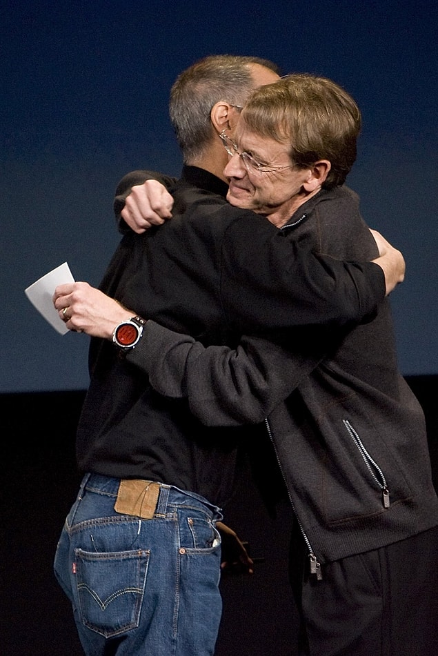 Ünlü girişimci ve Kleiner, Perkins, Caufield & Byers şirketlerinin yatırımcısı John Doerr Apple uygulamaları için 100 milyon dolarlık bir "iFon" ayıracağını duyurdu.