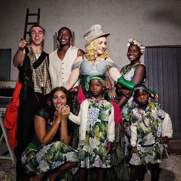 Madonna Malavi’yi yılda en az 2 kez ziyaret ediyor. Bu bir aile meselesi.