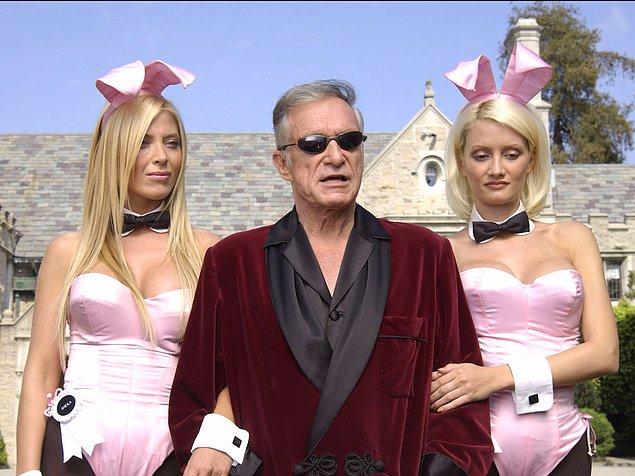 New York Times'ın raporlarına göre, sevgilileri haftalık 1000 dolarlık bir çek, Playboy malikanesinde oda, göğüs estetiği için para ve ücretsiz saç bakımından yararlanıyorlardı.