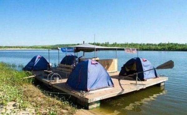 9. Плавучий лагерь
