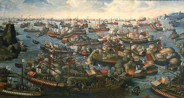 İki denizci kuvvet Venedik ve İspanya'nın yanı sıra Papalık'ın da desteğiyle müttefik haçlı donanması kısa sürede toparlandı.
