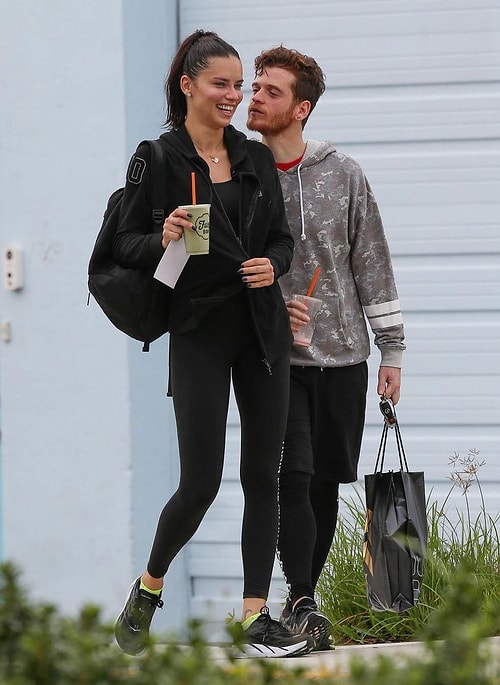 Uzun süredir ortalıkta görünmeyen ve gerçekliğine inanmakta zorlandığımız çift ise yine ortaya çıktı! Adriana Lima ve Metin Hara aşkı tam gaz devam ediyor!