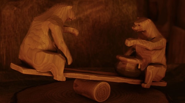 9. Напрягите память: где вы могли видеть этих деревянных медведей?