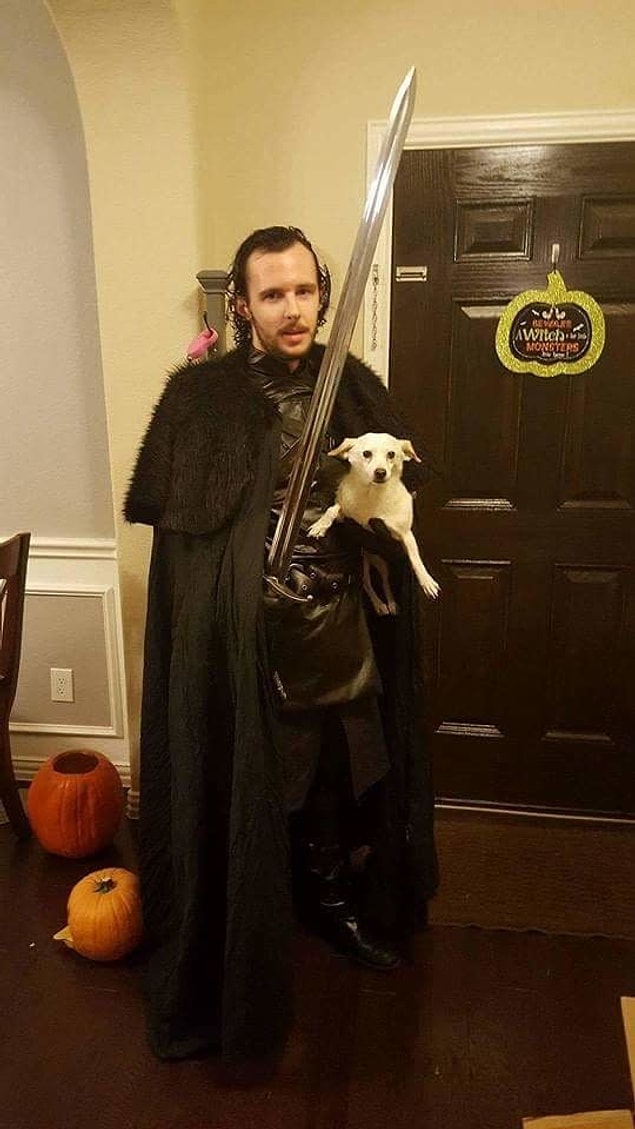 19. Jon Snow ve Ghost.
