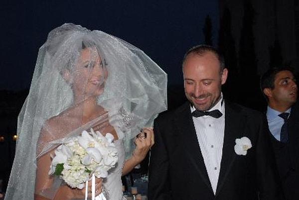Korel ve Ergenç, bir diziyle başlayan bu aşkı 2009 yılında evlilikle taçlandırdı.