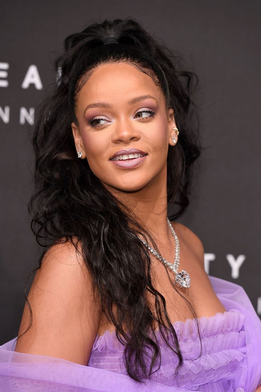 Her Zaman Sasirtan Yenilik Kralicesi Rihanna Nin Sac Stili Evrimini Inceliyoruz Onedio Com