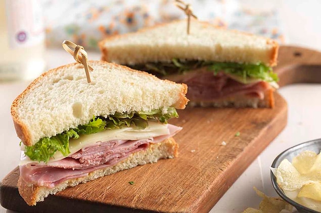 7. Sandviçlerinde beyaz ekmek kullanman.