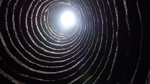 4. Путешествия в будущем будут совершаться через «туннели с отверстиями»