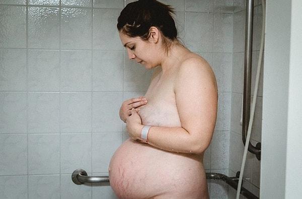 Temmuz ayında, en küçük kızı Willa'yı dünyaya getirdikten hemen sonra Instagram'da çıplak bir fotoğrafını paylaştı.