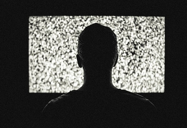 4. Мы проводим за экранами 11 лет и 4 месяца. Причем из этого времени 8 лет и 4 месяца мы смотрим телевизор