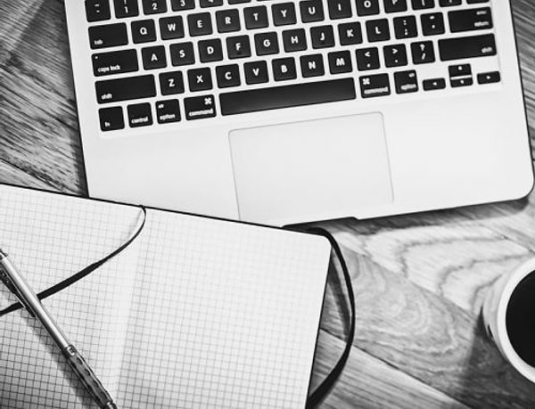 6. 66% работников обедают прямо за своим рабочим столом, и у них нет часового перерыва на обед