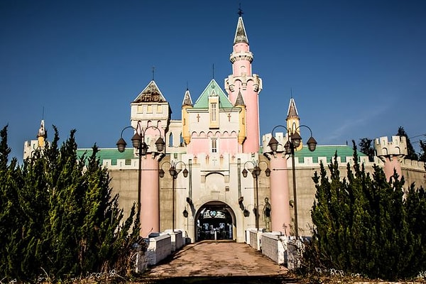 7. Заброшенный парк развлечений в префектуре Нара (Япония)