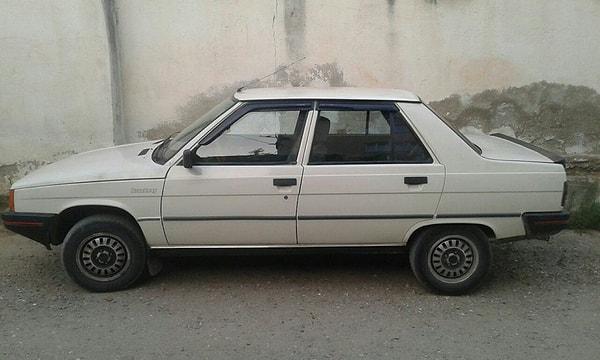 Bonus: 1990 Model Renault R9