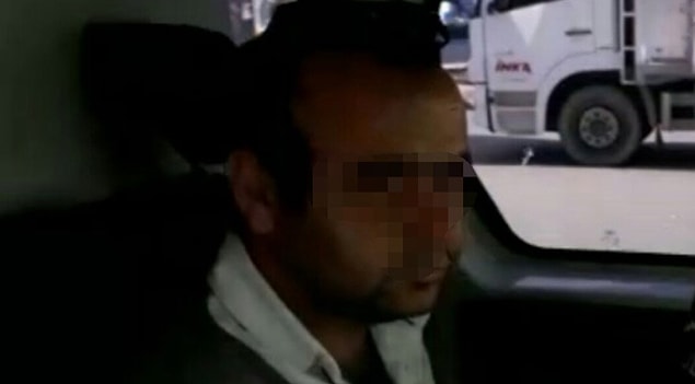 Ataşehir'deki kontrol sırasında ayakta durmakta güçlük çeken Serhat G. polis ekipleri tarafından gözaltına alındı. Şahsın hem uyuşturucunun etkisinde olduğu hem de aracında 'bonzai' bulundurduğu tespit edildi.