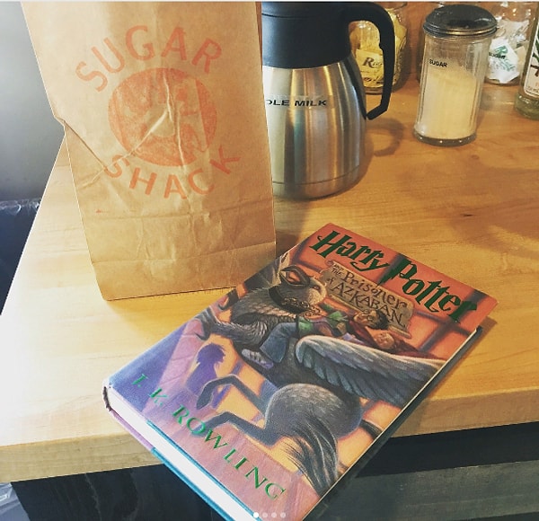 3. Хотели бы вы отведать эту вкусняшку под любимый роман из серии книг о мальчике-волшебнике?