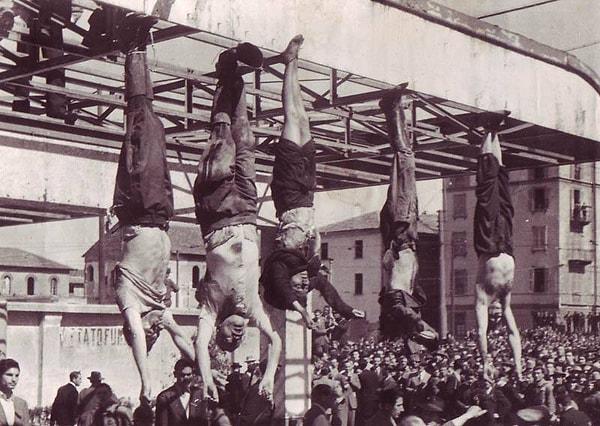 1. Diktatör Mussolini, sevgilisi ve maiyetindeki bakanlar ile beraber idam edildikten sonra, halkın önünde teşhir ediliyor.