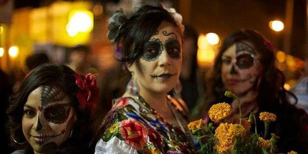 11 ужасающих фото того, как отмечают Хэллоуин в разных уголках мира