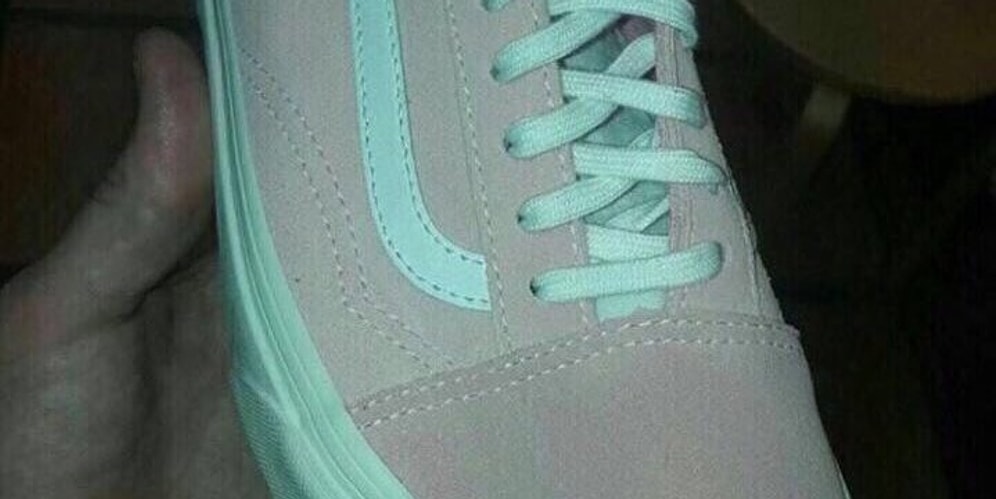 Renk Savaşları Başladı! Bu Ayakkabıyı Pembe-Beyaz mı, Yoksa Gri-Turkuaz mı Görüyorsunuz?