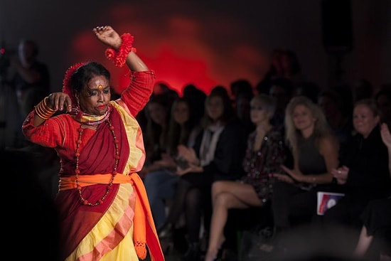 Asit Saldırılarından Kurtulan Bangladeşli Kadınlar, Londra'da Podyuma Çıktı