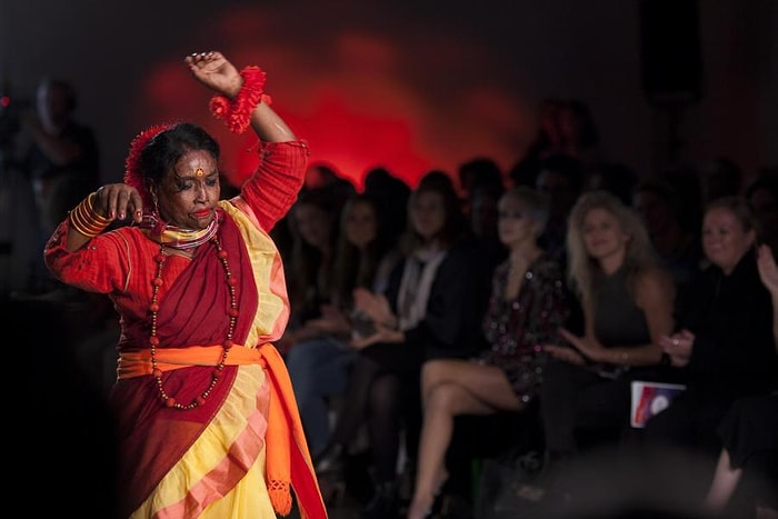 Asit Saldırılarından Kurtulan Bangladeşli Kadınlar, Londra'da Podyuma Çıktı