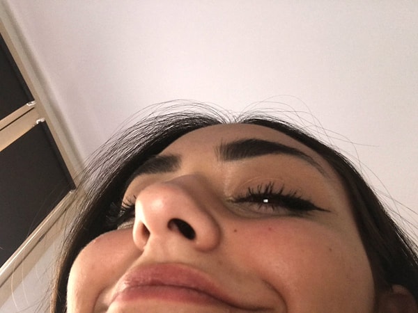 10. А на следующий день наносить новый макияж поверх старого 😂