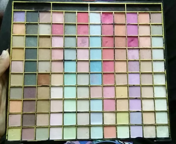 17. Не избавляться от старых палеток теней