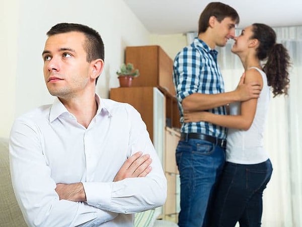 7. Если другой парень начал бы с вами флиртовать, какую реакцию бы вы ожидали от вашего парня?