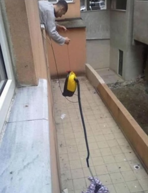 17. Лень — двигатель прогресса, а в данном случае еще и признак того, что кто-то скоро пойдет покупать новый пылесос