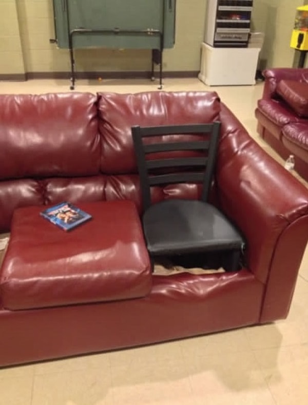 21. "Продаю диван, практически новый, в хорошем состоянии"