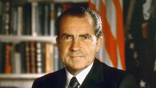 9. ABD senatosunda 165 yıl boyunca aynı tokmak kullanıldı. Richard Nixon tarafından çatlatılana dek.